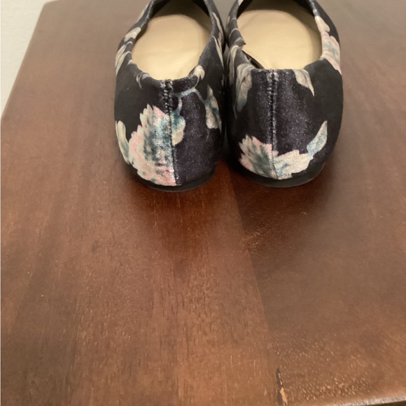 Circus by Sam Edelman Pretty Black Floral Velvet Flats Size 6.5 - Picture 6 of 9